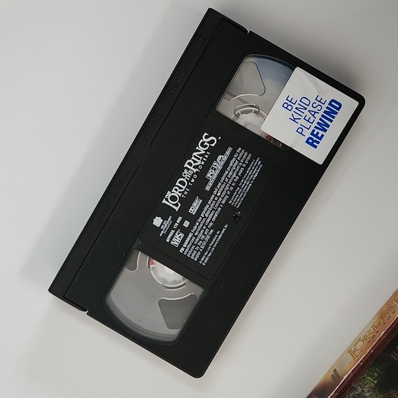 THE LORD OF THE RINGS: THE TWO TOWERS VHS - Picture 6 of 10
